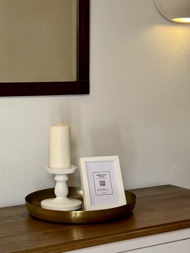 Sideboard im Flur mit WiFi QR-Code