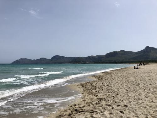 Der weite Strand von son Serra de Marina